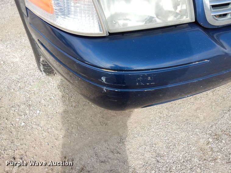 image for item DE4299 2005 Ford Crown Victoria