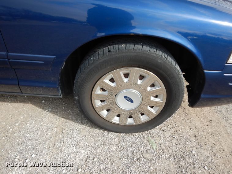 image for item DE4299 2005 Ford Crown Victoria