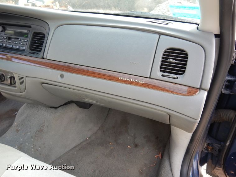 image for item DE4299 2005 Ford Crown Victoria