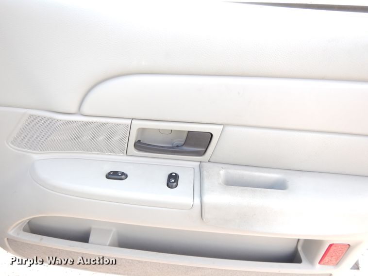 image for item DE4299 2005 Ford Crown Victoria