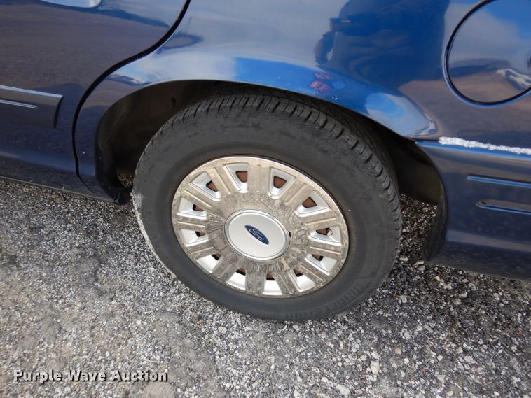 image for item DE4299 2005 Ford Crown Victoria