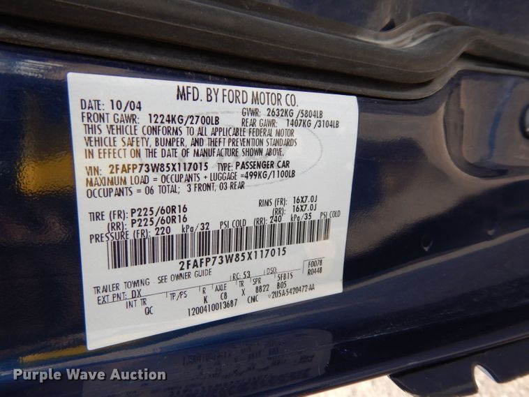 image for item DE4299 2005 Ford Crown Victoria