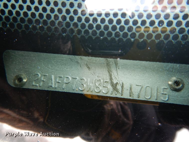 image for item DE4299 2005 Ford Crown Victoria