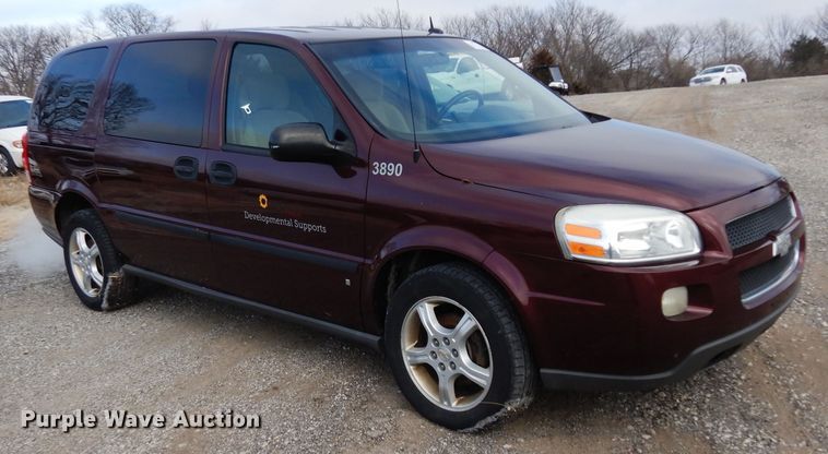 image for item DE4300 2007 Chevrolet Uplander LS van