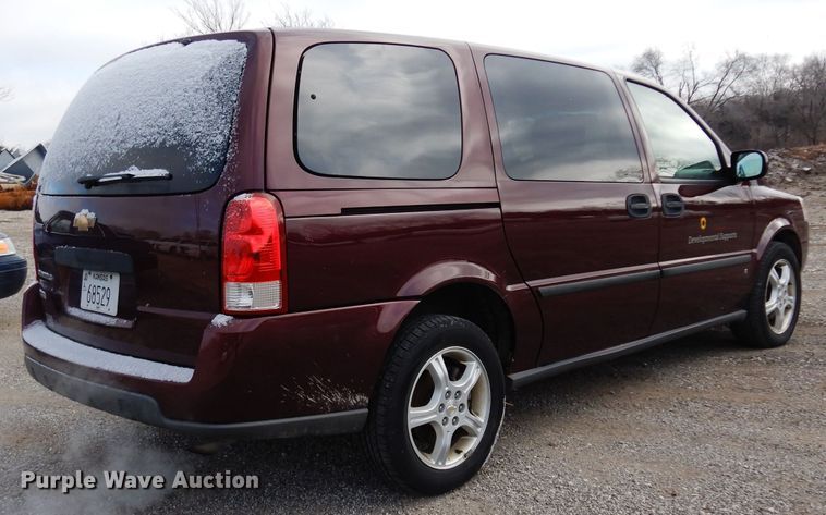 image for item DE4300 2007 Chevrolet Uplander LS van