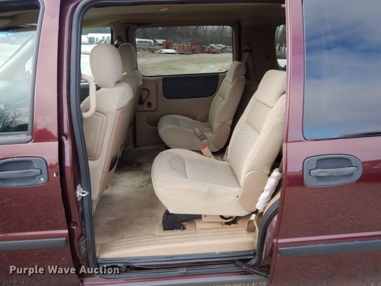 image for item DE4300 2007 Chevrolet Uplander LS van