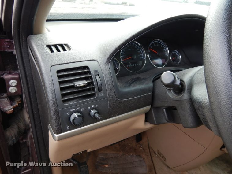 image for item DE4300 2007 Chevrolet Uplander LS van