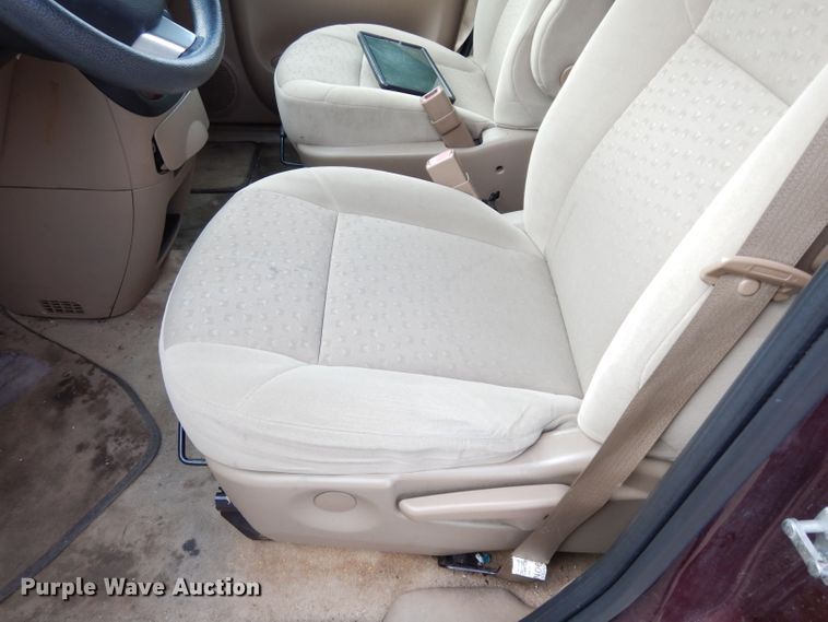 image for item DE4300 2007 Chevrolet Uplander LS van