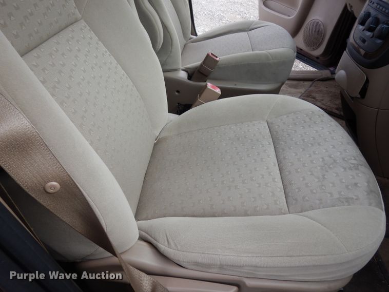 image for item DE4300 2007 Chevrolet Uplander LS van