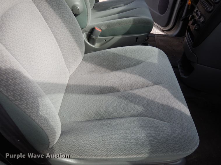 image for item DE4301 2005 Dodge Grand Caravan van