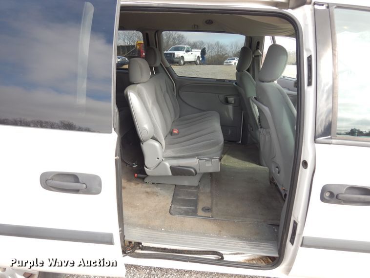 image for item DE4301 2005 Dodge Grand Caravan van