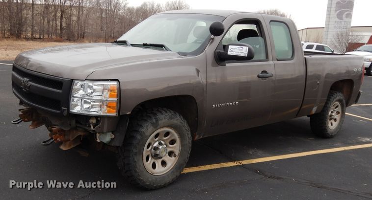 image for item DE4311 2013 Chevrolet Silverado 1500 Ext. Cab pickup truck