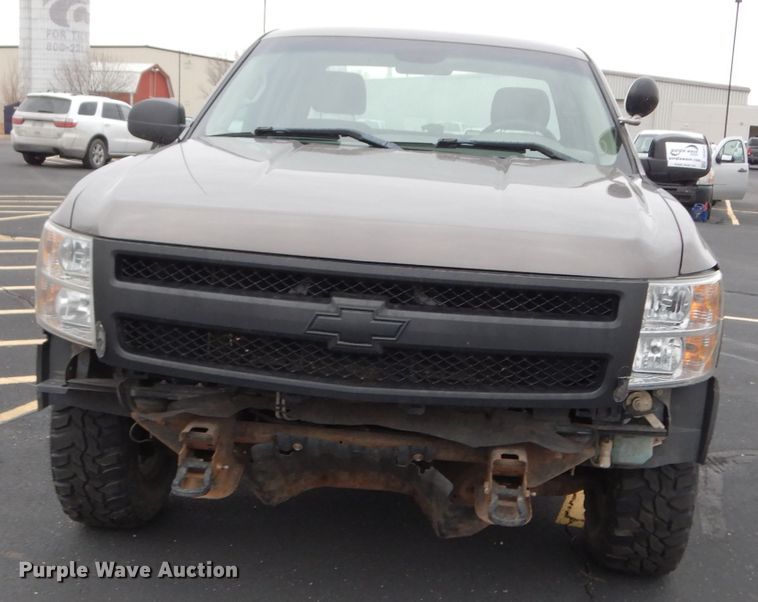 image for item DE4311 2013 Chevrolet Silverado 1500 Ext. Cab pickup truck