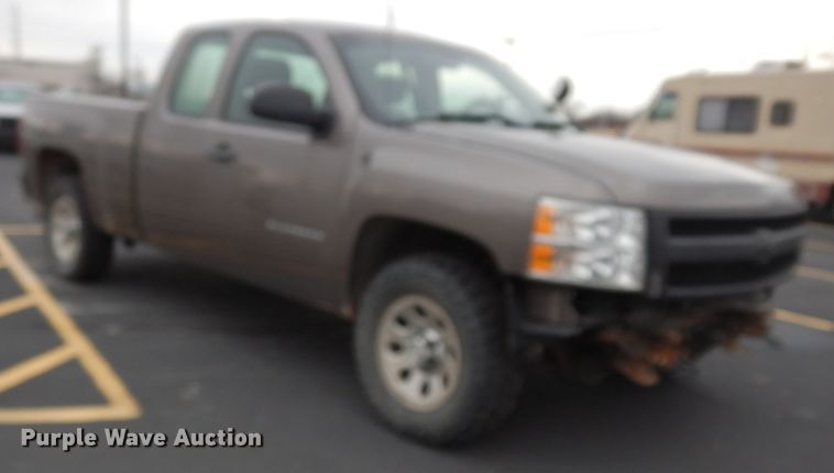 image for item DE4311 2013 Chevrolet Silverado 1500 Ext. Cab pickup truck