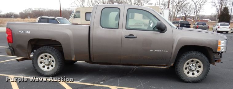 image for item DE4311 2013 Chevrolet Silverado 1500 Ext. Cab pickup truck