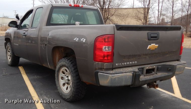 image for item DE4311 2013 Chevrolet Silverado 1500 Ext. Cab pickup truck