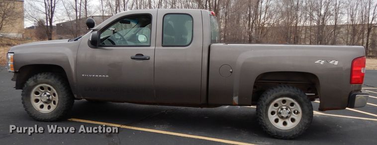 image for item DE4311 2013 Chevrolet Silverado 1500 Ext. Cab pickup truck
