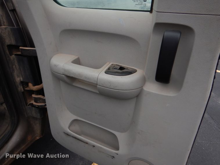 image for item DE4311 2013 Chevrolet Silverado 1500 Ext. Cab pickup truck