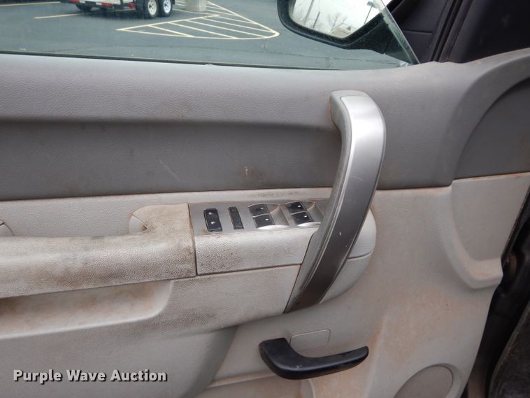 image for item DE4311 2013 Chevrolet Silverado 1500 Ext. Cab pickup truck