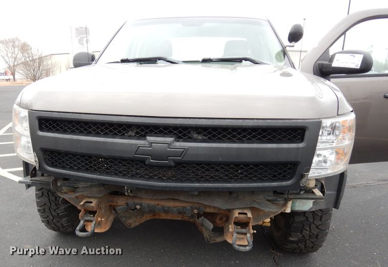 image for item DE4311 2013 Chevrolet Silverado 1500 Ext. Cab pickup truck