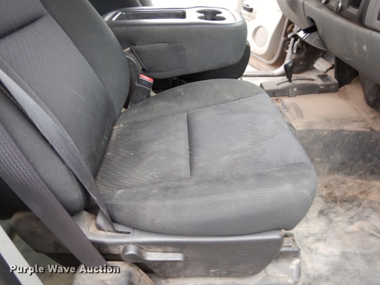 image for item DE4311 2013 Chevrolet Silverado 1500 Ext. Cab pickup truck