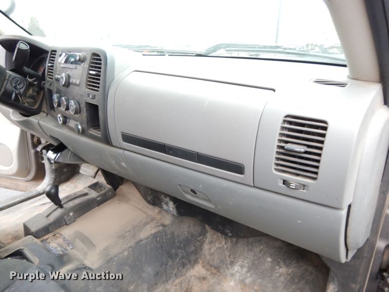 image for item DE4311 2013 Chevrolet Silverado 1500 Ext. Cab pickup truck