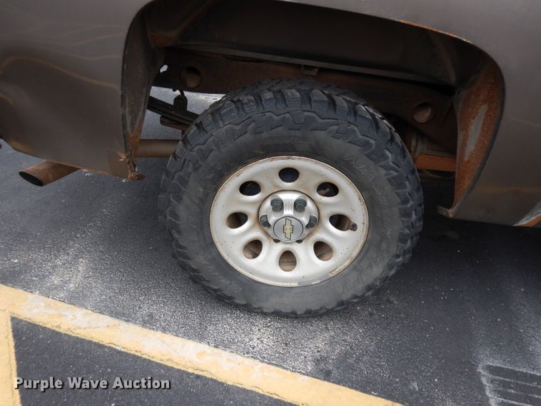 image for item DE4311 2013 Chevrolet Silverado 1500 Ext. Cab pickup truck