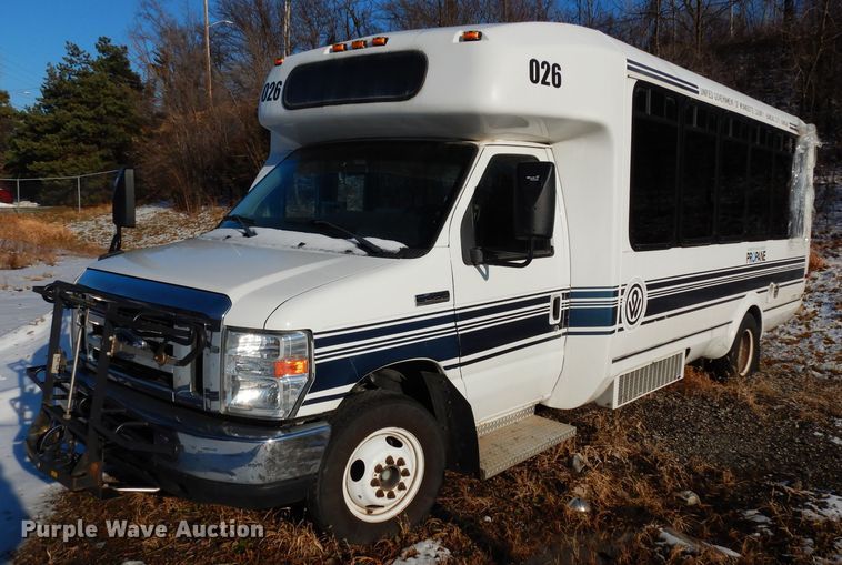 image for item DE4316 2012 Ford Econoline E450 Super Duty shuttle bus