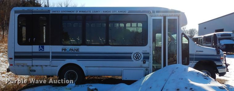 image for item DE4316 2012 Ford Econoline E450 Super Duty shuttle bus