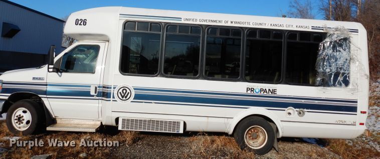 image for item DE4316 2012 Ford Econoline E450 Super Duty shuttle bus