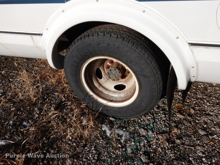 image for item DE4316 2012 Ford Econoline E450 Super Duty shuttle bus