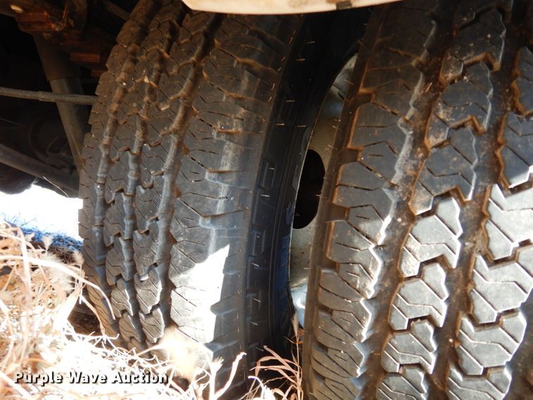 image for item DE4316 2012 Ford Econoline E450 Super Duty shuttle bus