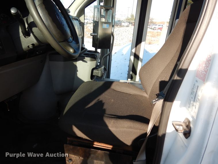 image for item DE4316 2012 Ford Econoline E450 Super Duty shuttle bus