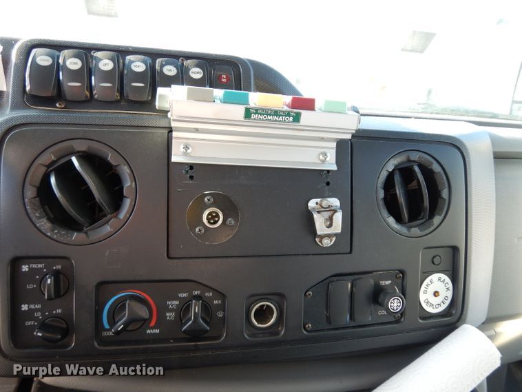 image for item DE4316 2012 Ford Econoline E450 Super Duty shuttle bus