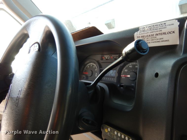 image for item DE4316 2012 Ford Econoline E450 Super Duty shuttle bus