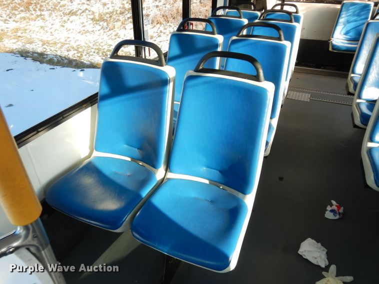 image for item DE4316 2012 Ford Econoline E450 Super Duty shuttle bus