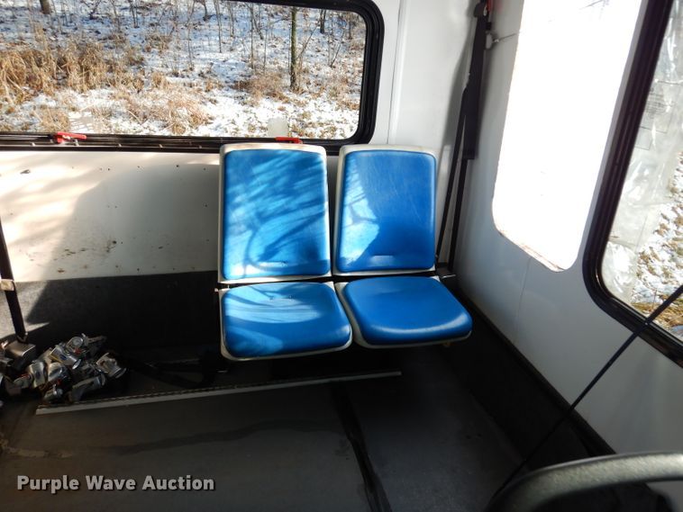 image for item DE4316 2012 Ford Econoline E450 Super Duty shuttle bus