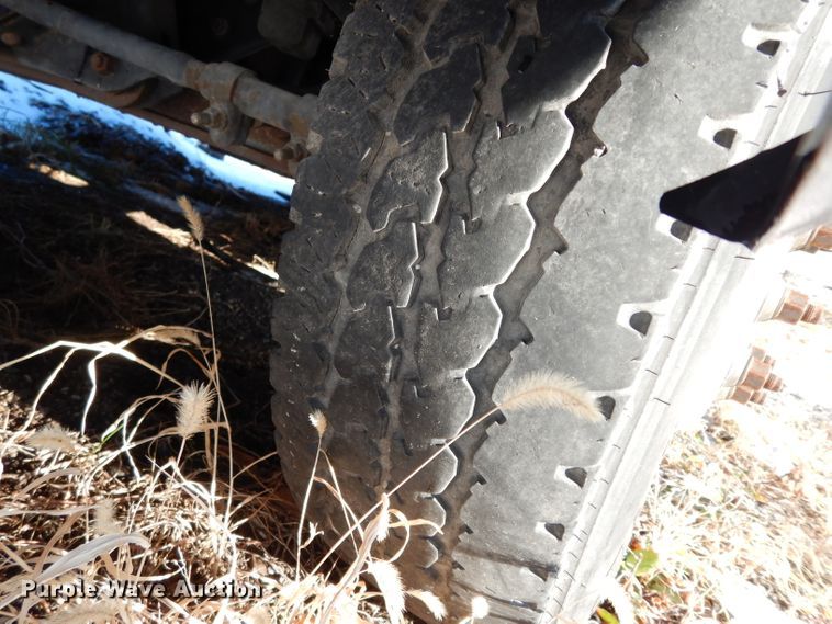 image for item DE4316 2012 Ford Econoline E450 Super Duty shuttle bus