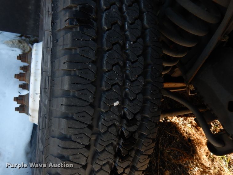 image for item DE4316 2012 Ford Econoline E450 Super Duty shuttle bus