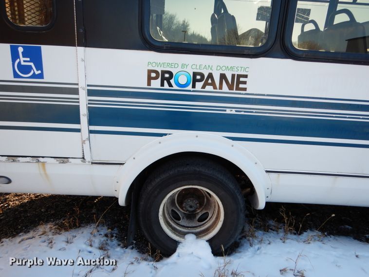 image for item DE4316 2012 Ford Econoline E450 Super Duty shuttle bus