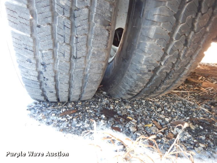 image for item DE4316 2012 Ford Econoline E450 Super Duty shuttle bus