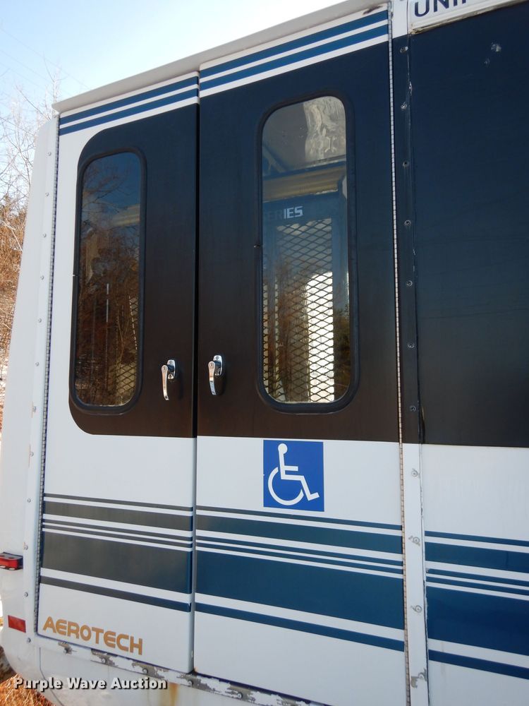 image for item DE4316 2012 Ford Econoline E450 Super Duty shuttle bus