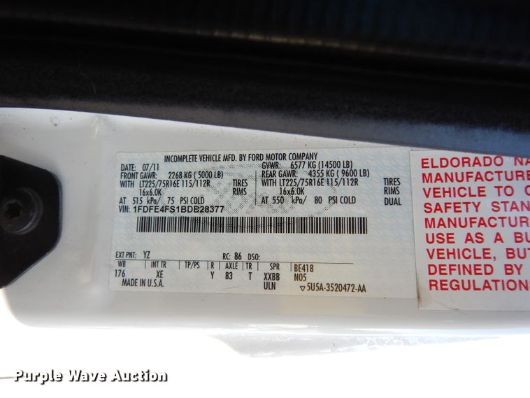 image for item DE4316 2012 Ford Econoline E450 Super Duty shuttle bus