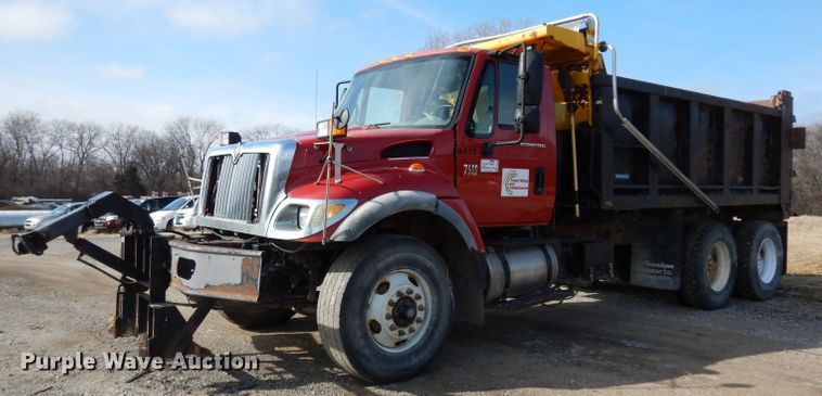 image for item DE4332 2007 International 7400 dump truck