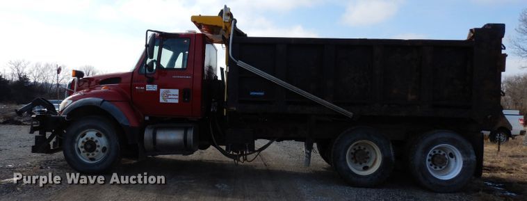 image for item DE4332 2007 International 7400 dump truck