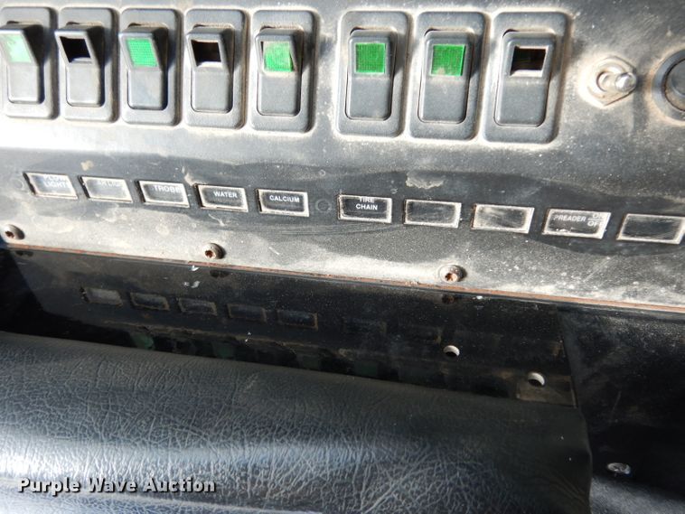 image for item DE4332 2007 International 7400 dump truck