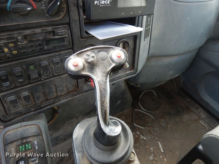 image for item DE4332 2007 International 7400 dump truck