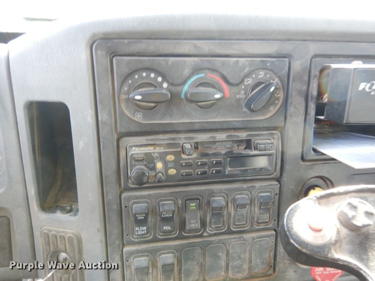 image for item DE4332 2007 International 7400 dump truck