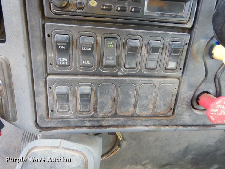 image for item DE4332 2007 International 7400 dump truck