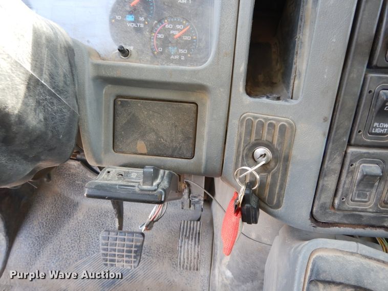 image for item DE4332 2007 International 7400 dump truck